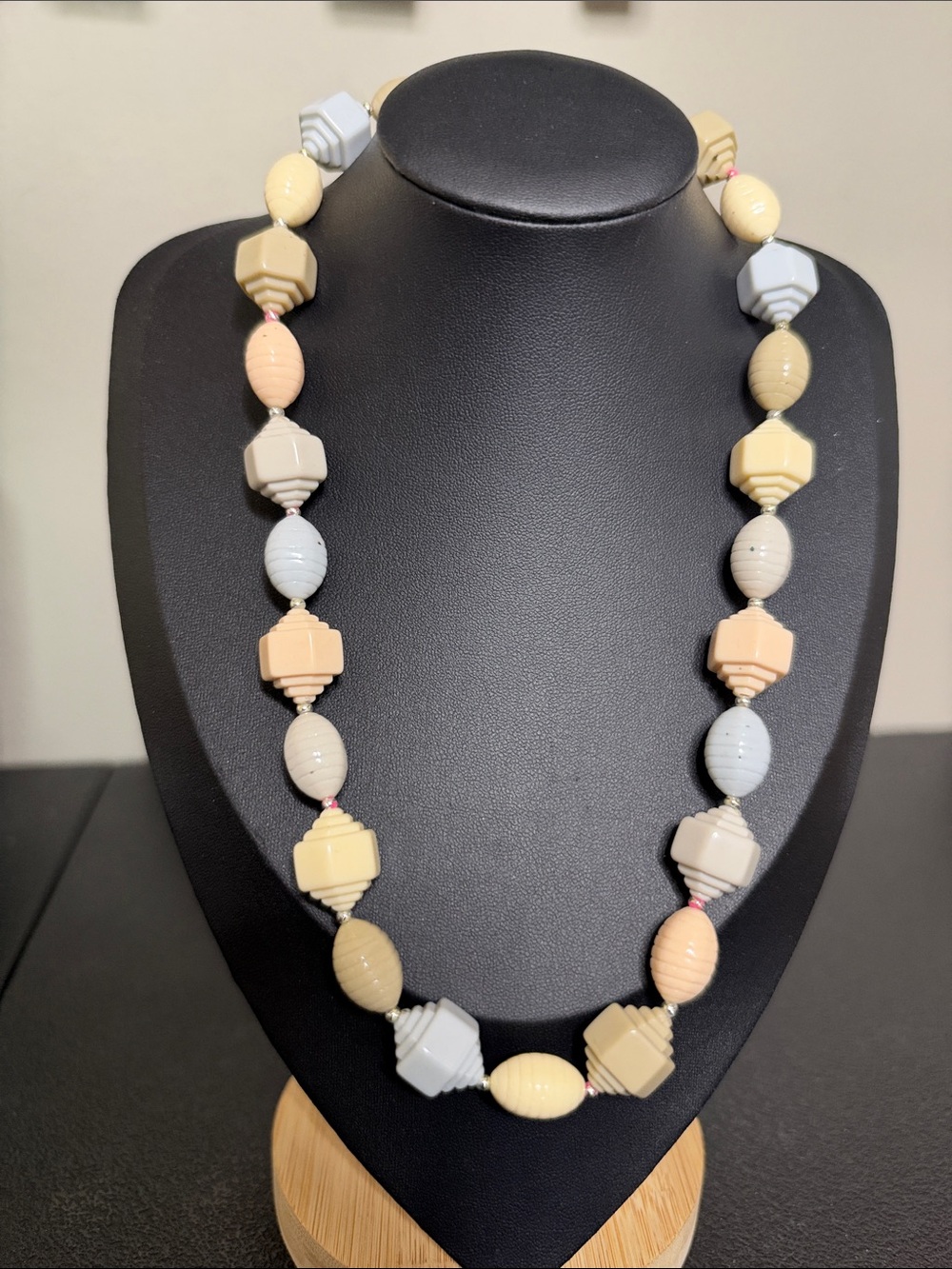 Vintage Edici Acrylic Multi-Tone Resin Bead Necklace - Cream, Beige & Light Gray